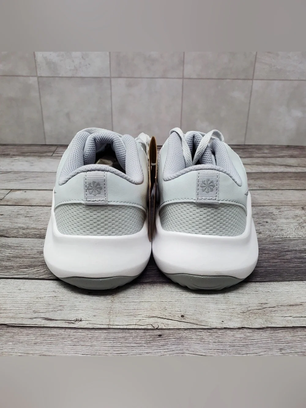 Nike Legend Essential 3 Next Nature Women's Size 7 Platinum Silver DM1119-004